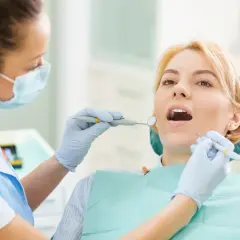 Dentysta na NFZ: Umów wizytę bez stresu! Co Ci przysługuje?