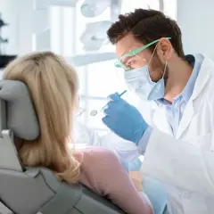 Czy na SOR jest dentysta? Nagły ból zęba: gdzie szukać pomocy?