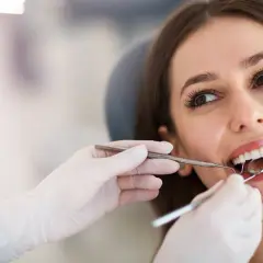 Po dentyście: Co i kiedy jeść? Poradnik dla każdego zabiegu