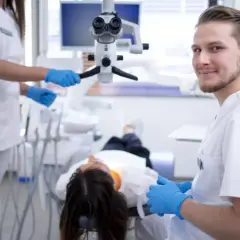 Koniec z drętwieniem! Jak szybko pozbyć się znieczulenia po dentyście?