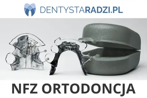 Aparat ortodontyczny NFZ. Dwa aparaty retencyjne i pojemnik.