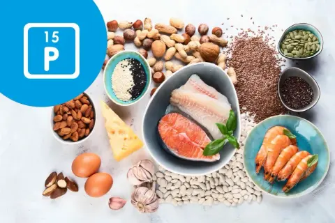 Bogactwo produktów bogatych w **fosfor**: ryby, krewetki, orzechy, nasiona, jaja, nabiał i fasola.