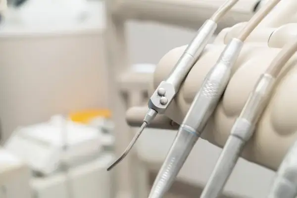 Znieczulenie u dentysty na NFZ: Darmowe? Uniknij ukrytych opłat!