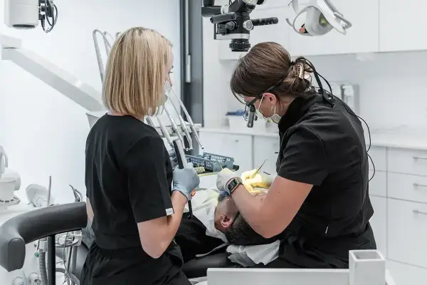 Jak zostać dentystą? Kompletny przewodnik krok po kroku